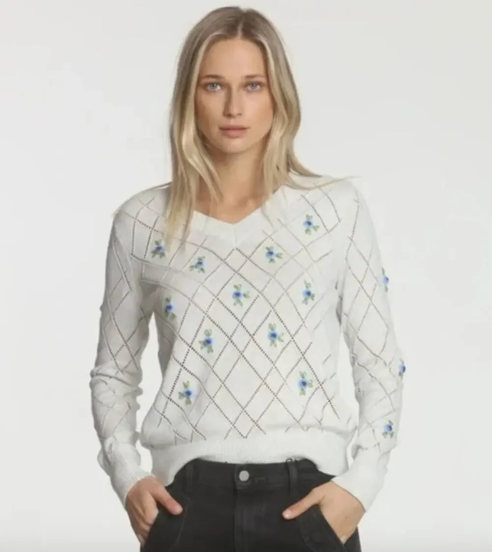 Label + Thread Lily Vee Diamond V-Neck Snow Blue Flower Sweater Small